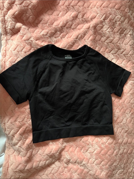Tops - Black Cropped Short Sleeve Top - Women